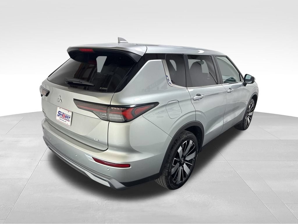 Used 2025 Mitsubishi Outlander AWD image 4