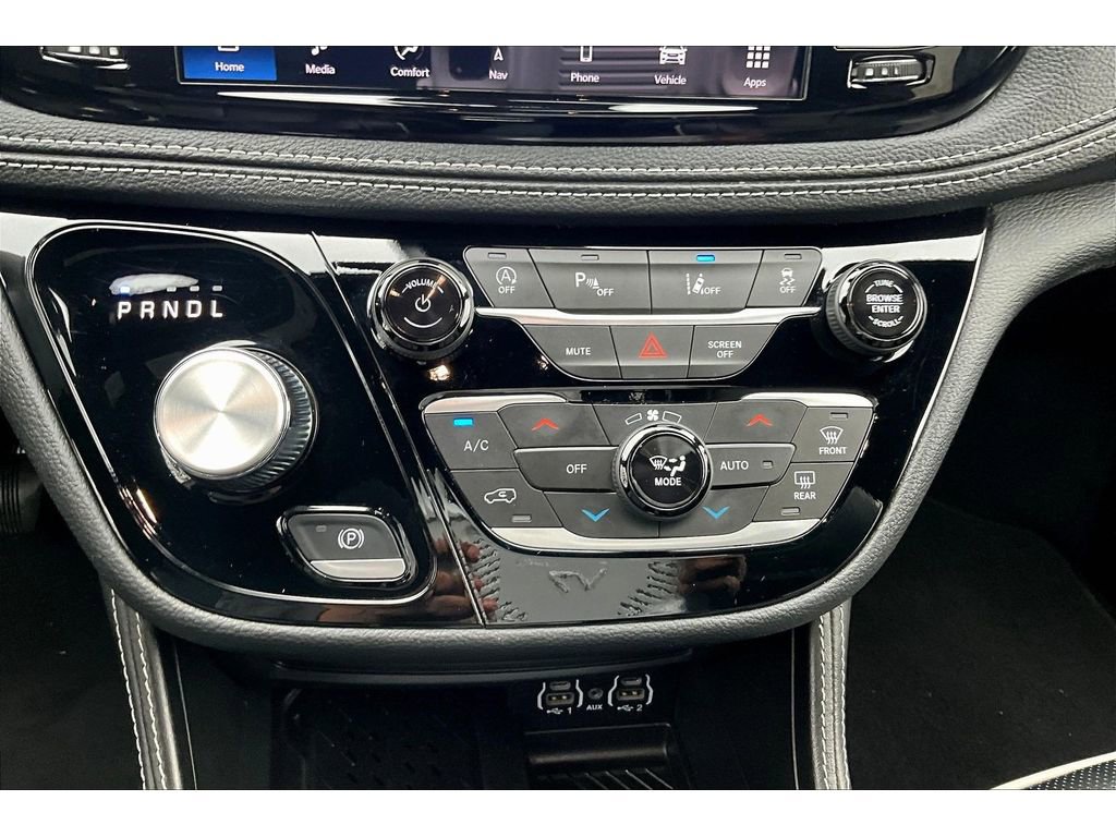 Used 2025 Chrysler Pacifica Limited image 29