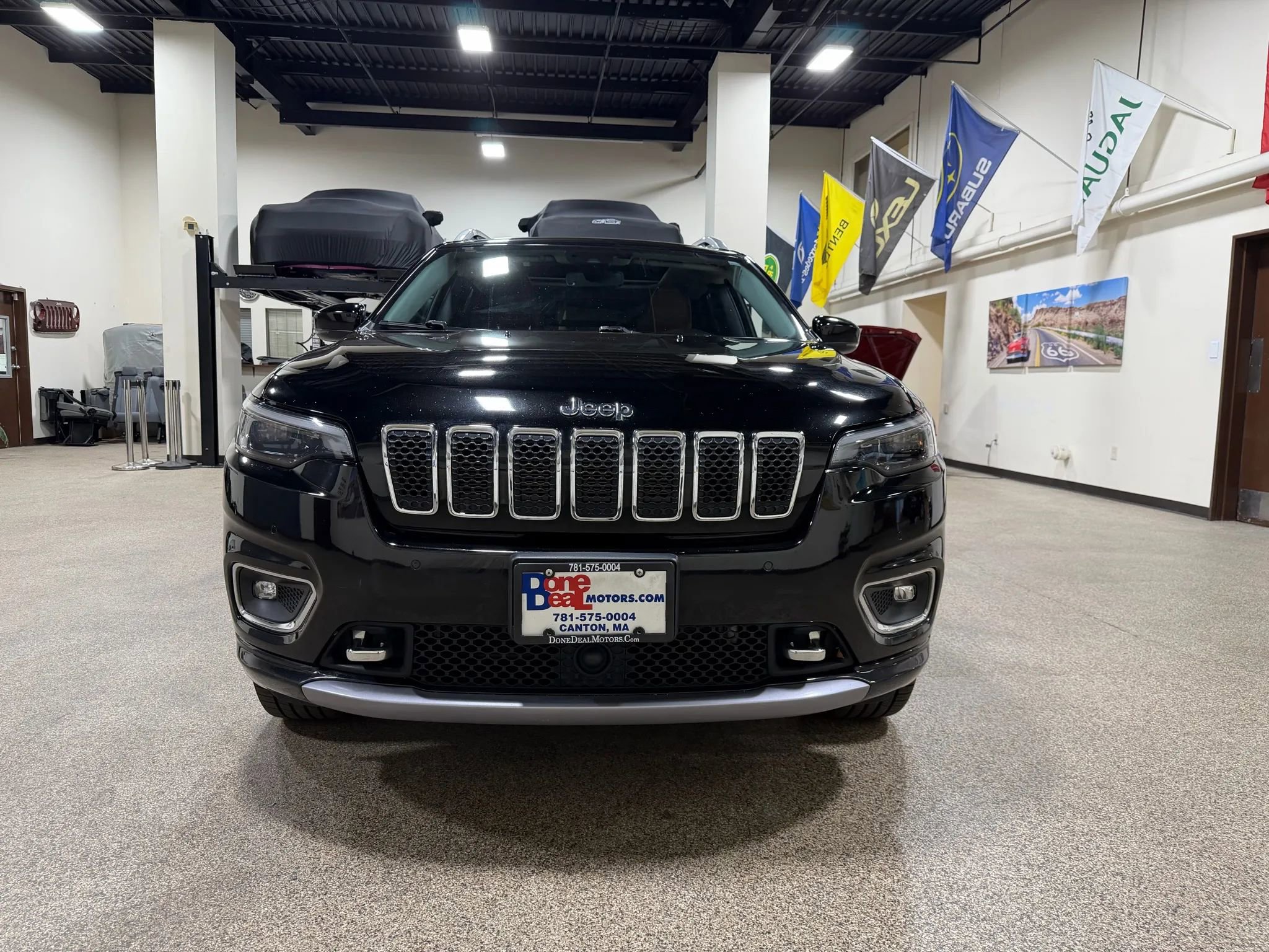 Used 2019 Jeep Cherokee Overland w/ Technology Group image 2