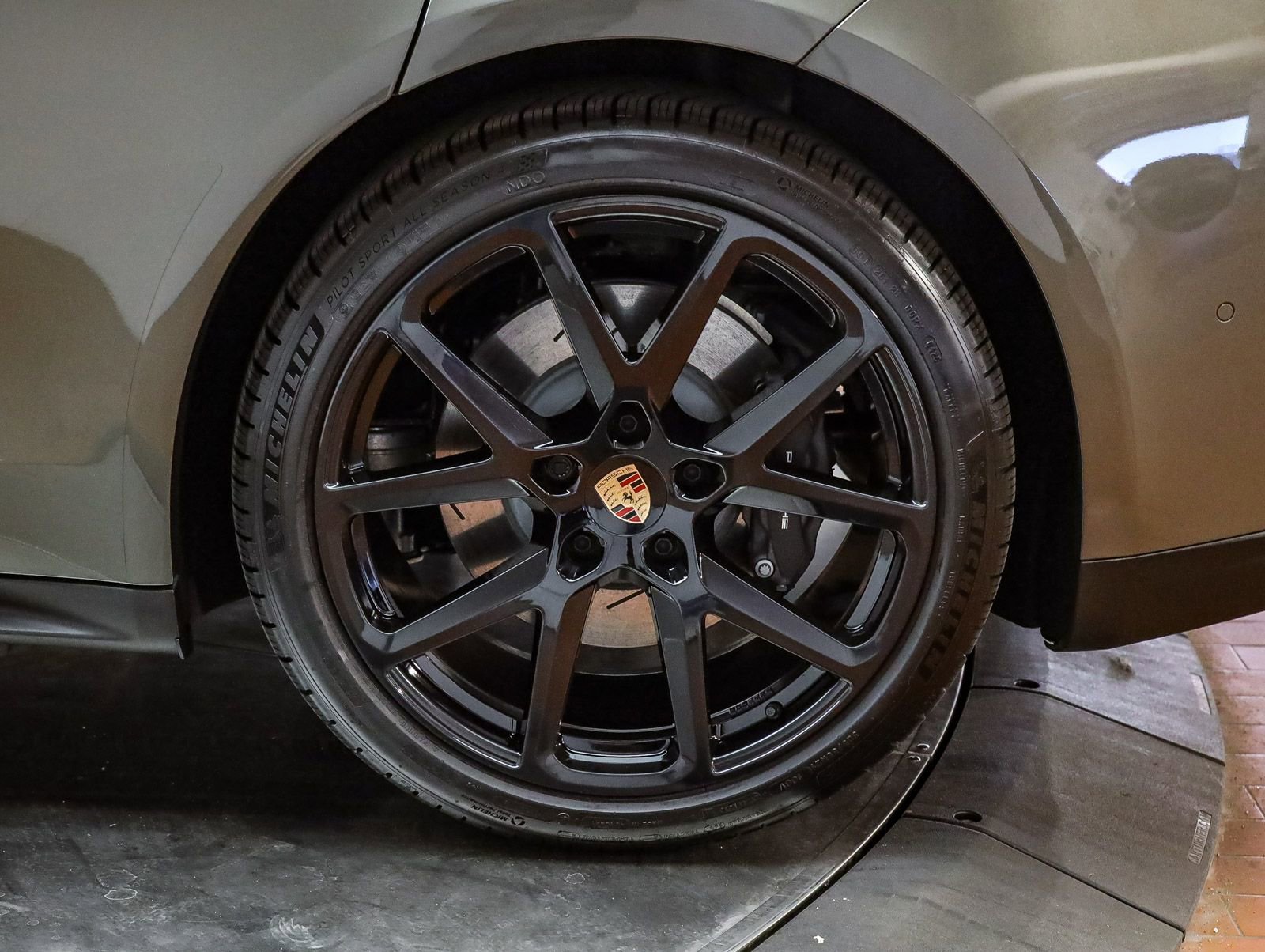 Used 2026 Porsche Panamera 4 image 9