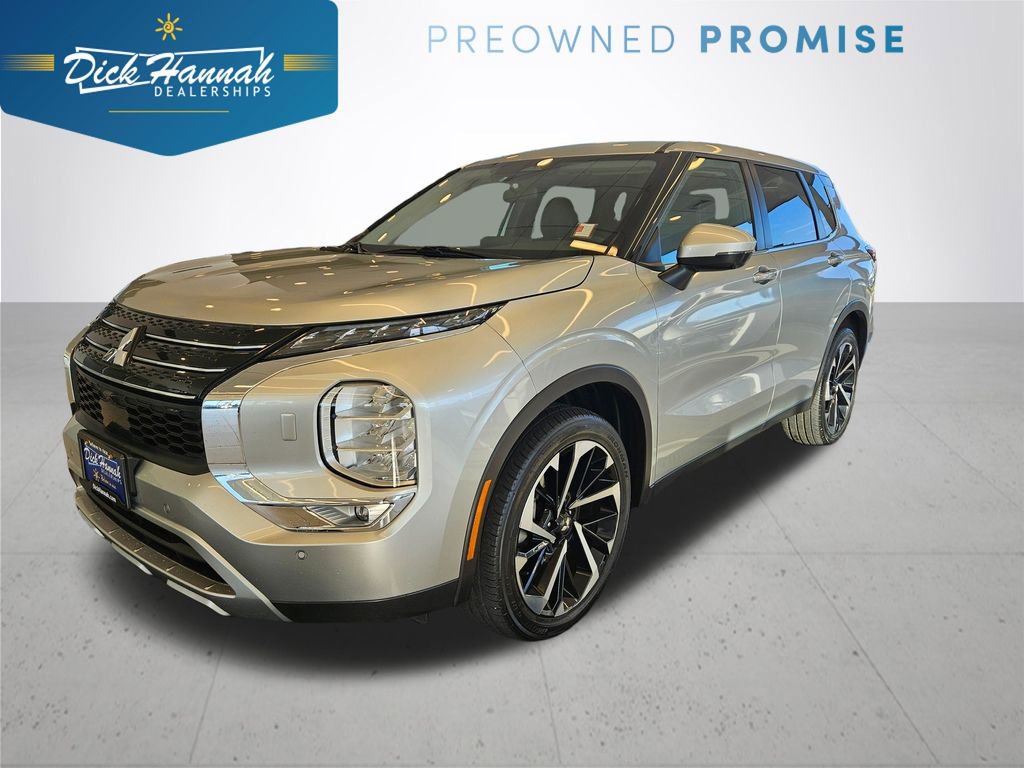 Used 2024 Mitsubishi Outlander SE image 1