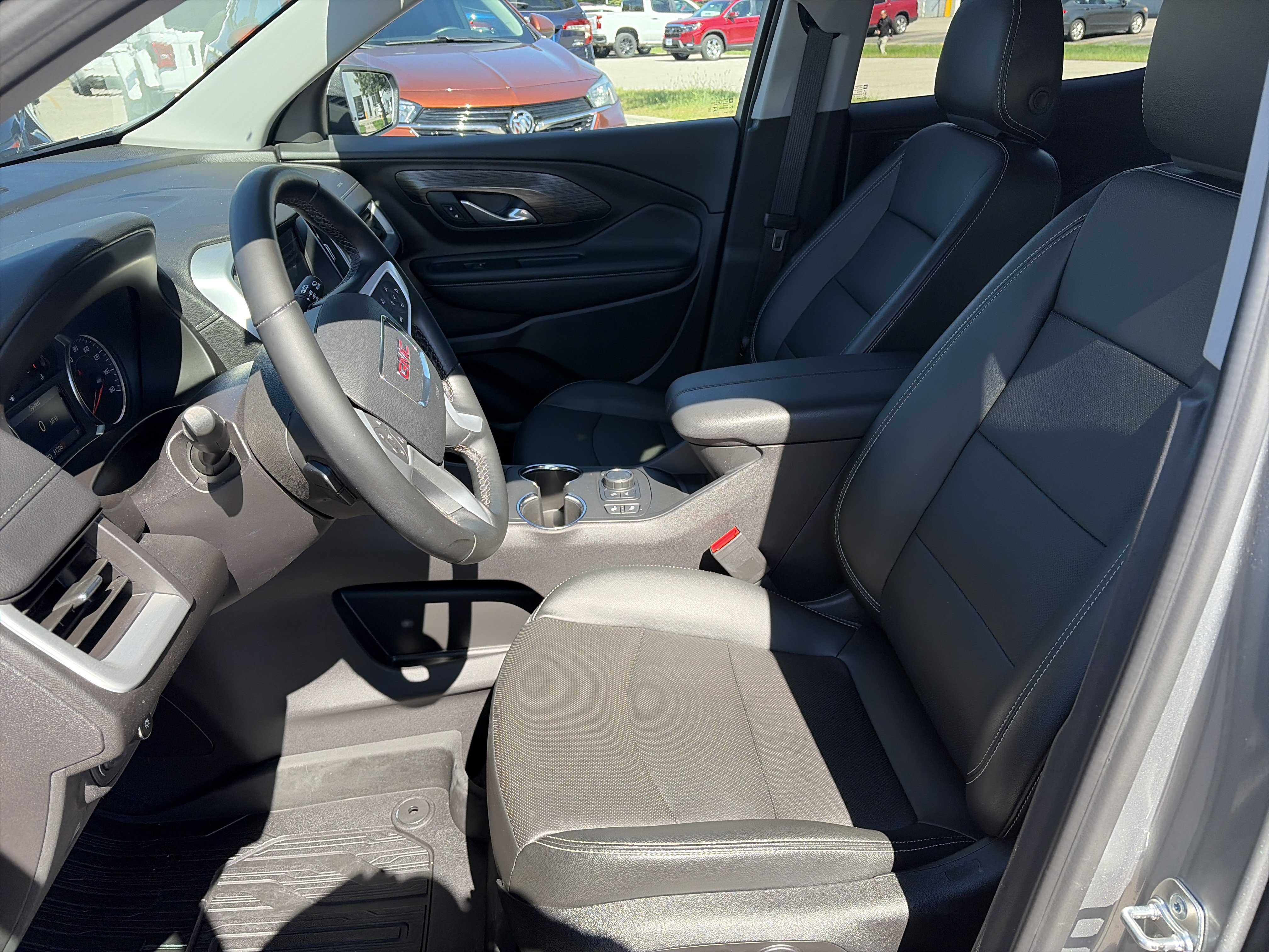 Used 2024 GMC Terrain SLT AWD/4WD image 16