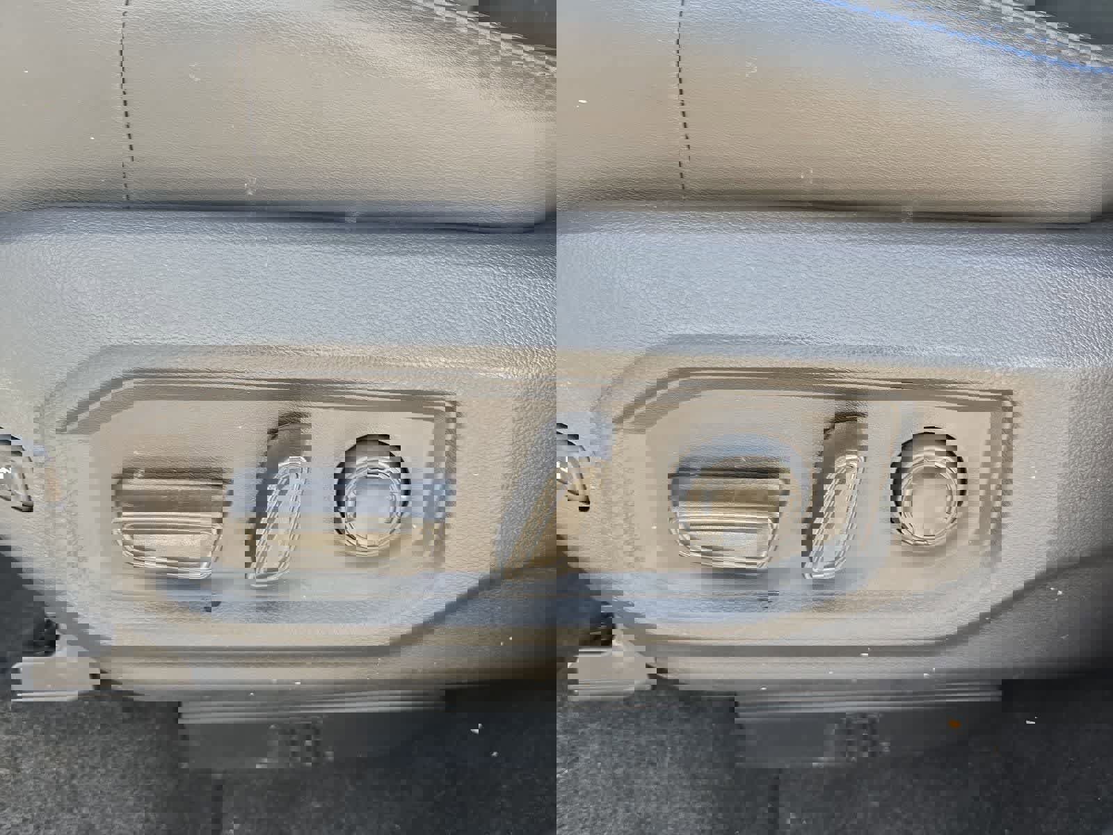 Used 2023 Toyota Tundra Platinum w/ Advanced Package image 16