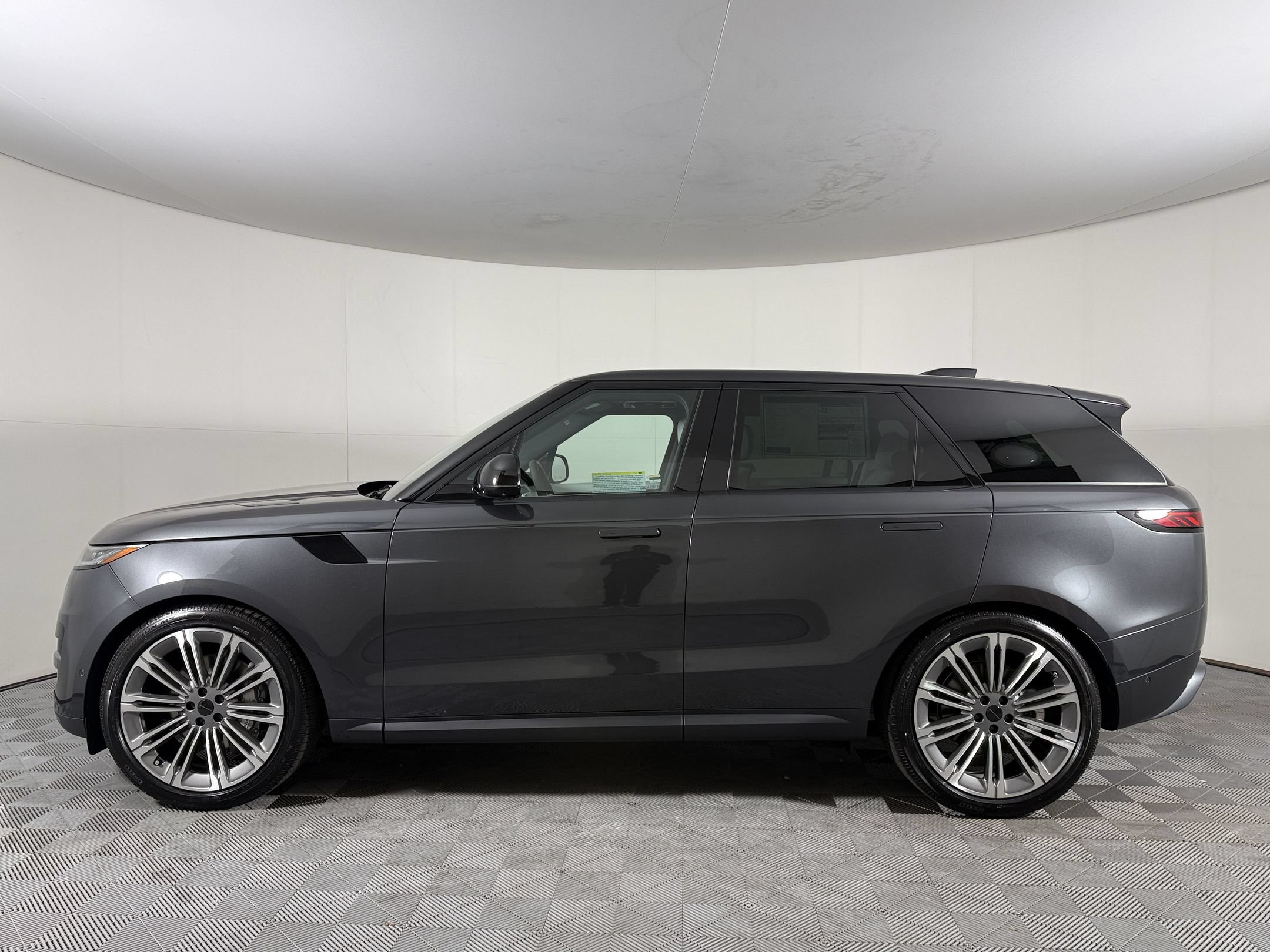 New 2026 Land Rover Range Rover Sport SE AWD/4WD image 2