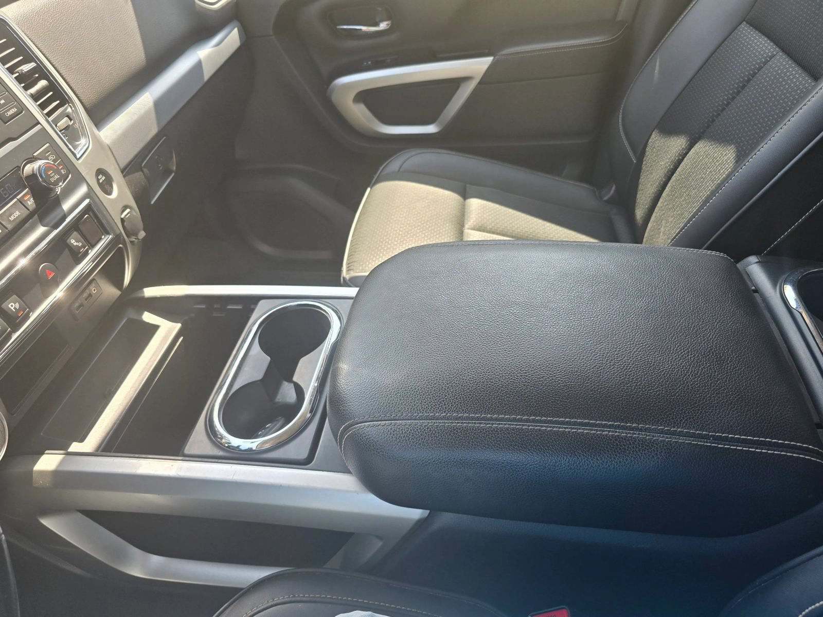 Used 2019 Nissan Titan PRO-4X AWD/4WD image 27