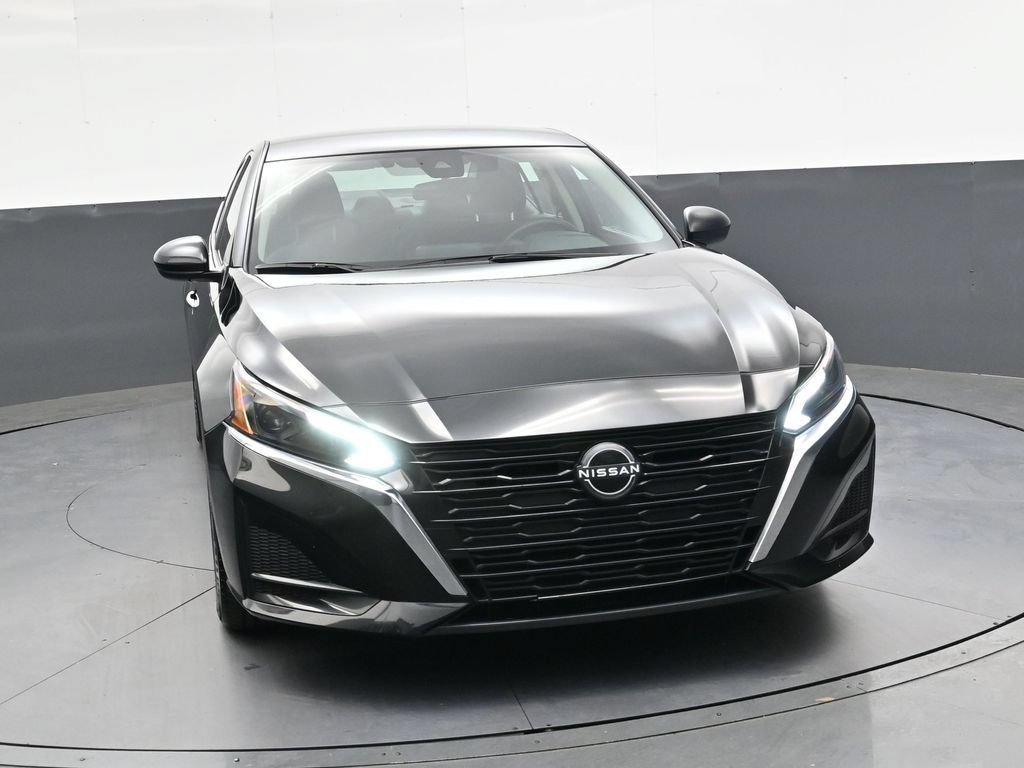 Used 2024 Nissan Altima 2.5 SV FWD image 13