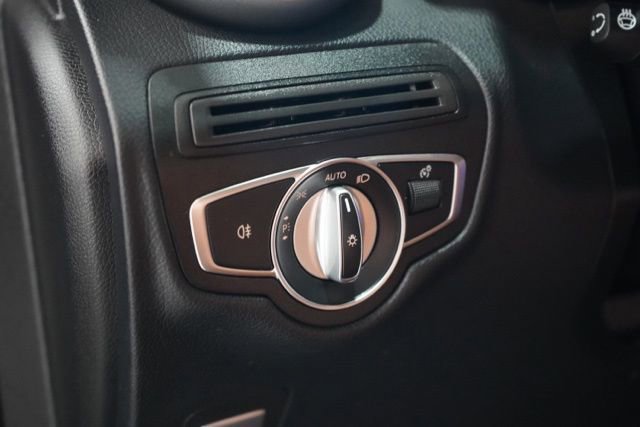 Used 2021 Mercedes-Benz GLC 300 4MATIC image 20