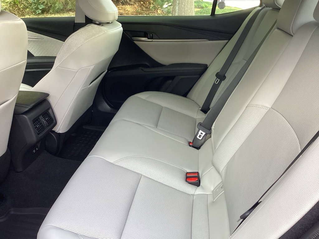 Used 2026 Toyota Camry XLE FWD image 4