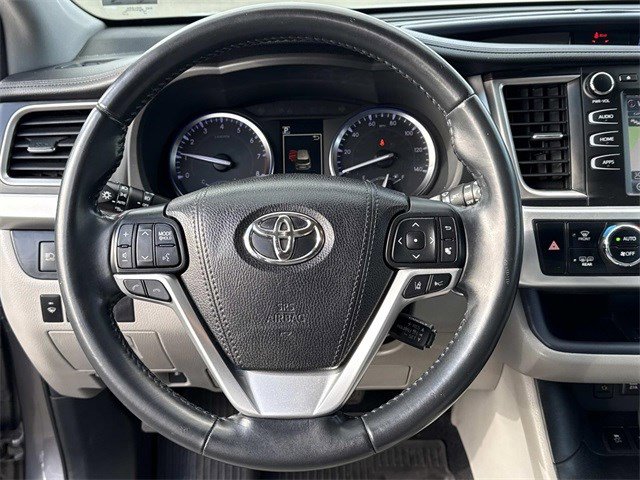 Used 2018 Toyota Highlander XLE image 19