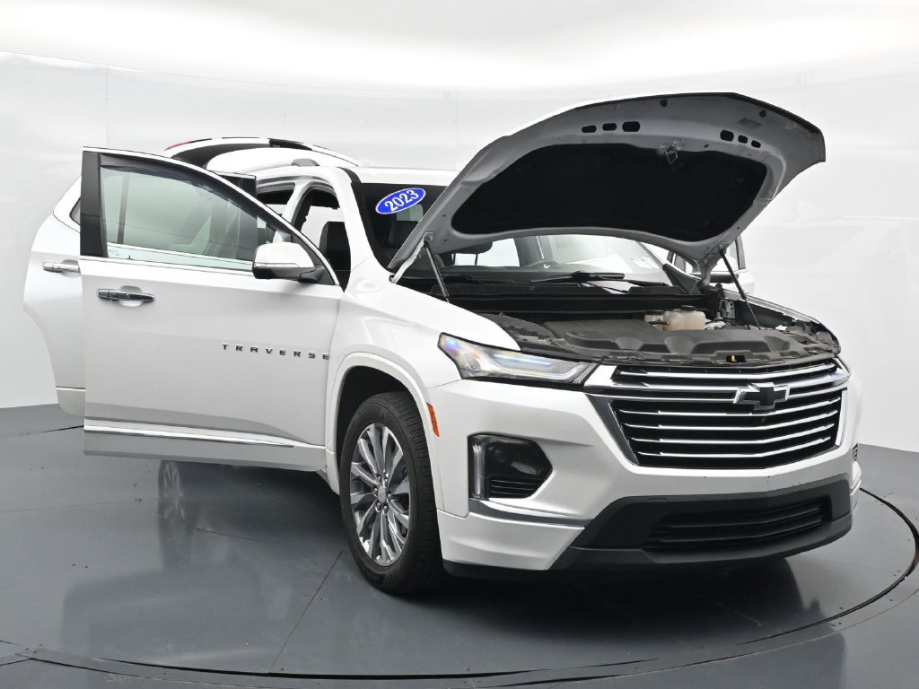Used 2023 Chevrolet Traverse Premier FWD image 36