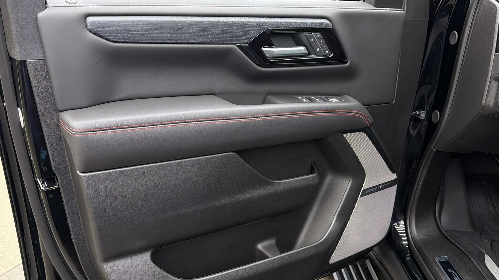 Used 2026 GMC Yukon AT4 Ultimate w/ LPO, Floor Liner Package AWD/4WD image 23
