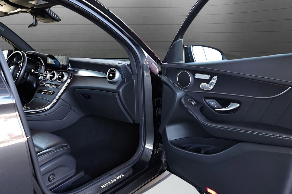Used 2022 Mercedes-Benz GLC 300 4MATIC Coupe image 61