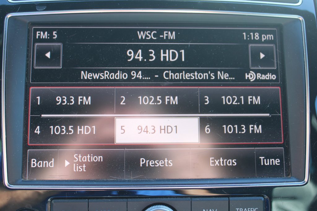 Used 2017 Volkswagen Touareg Wolfsburg Edition image 44