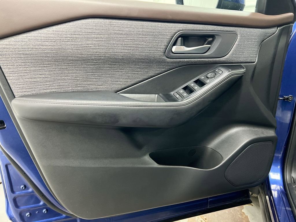 Used 2023 Nissan Rogue SV AWD/4WD image 20