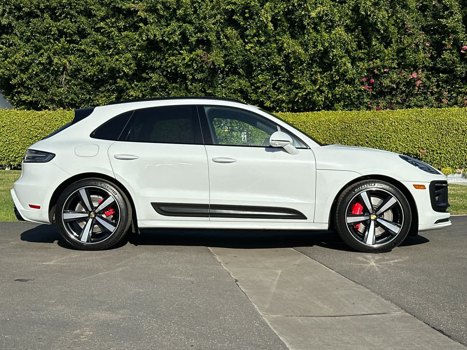 Certified 2025 Porsche Macan GTS AWD/4WD image 9
