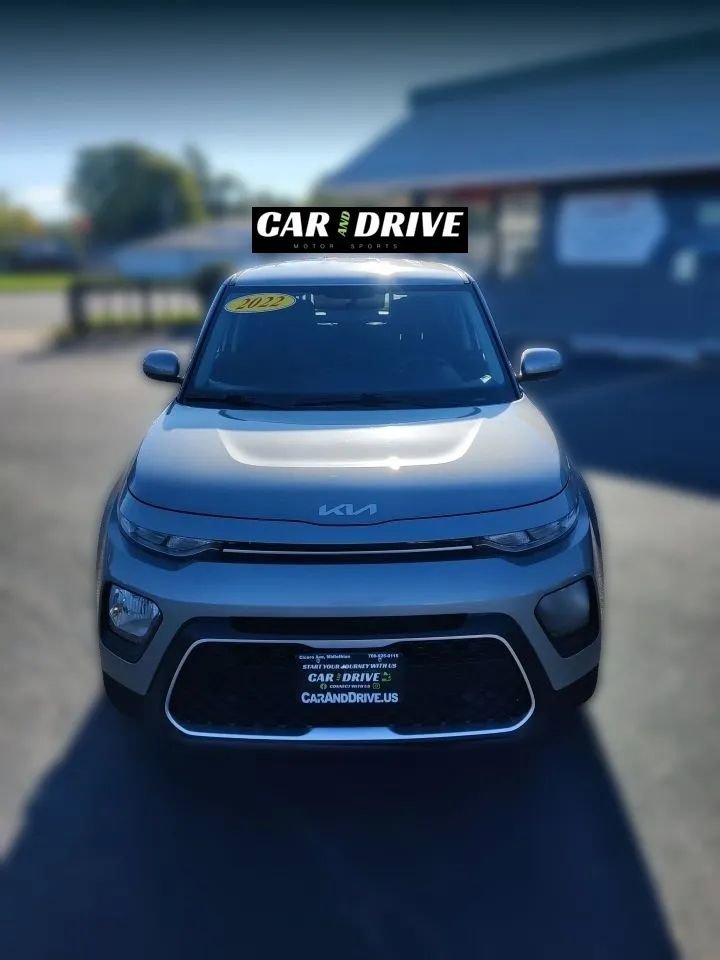 Used 2022 Kia Soul LX image 2