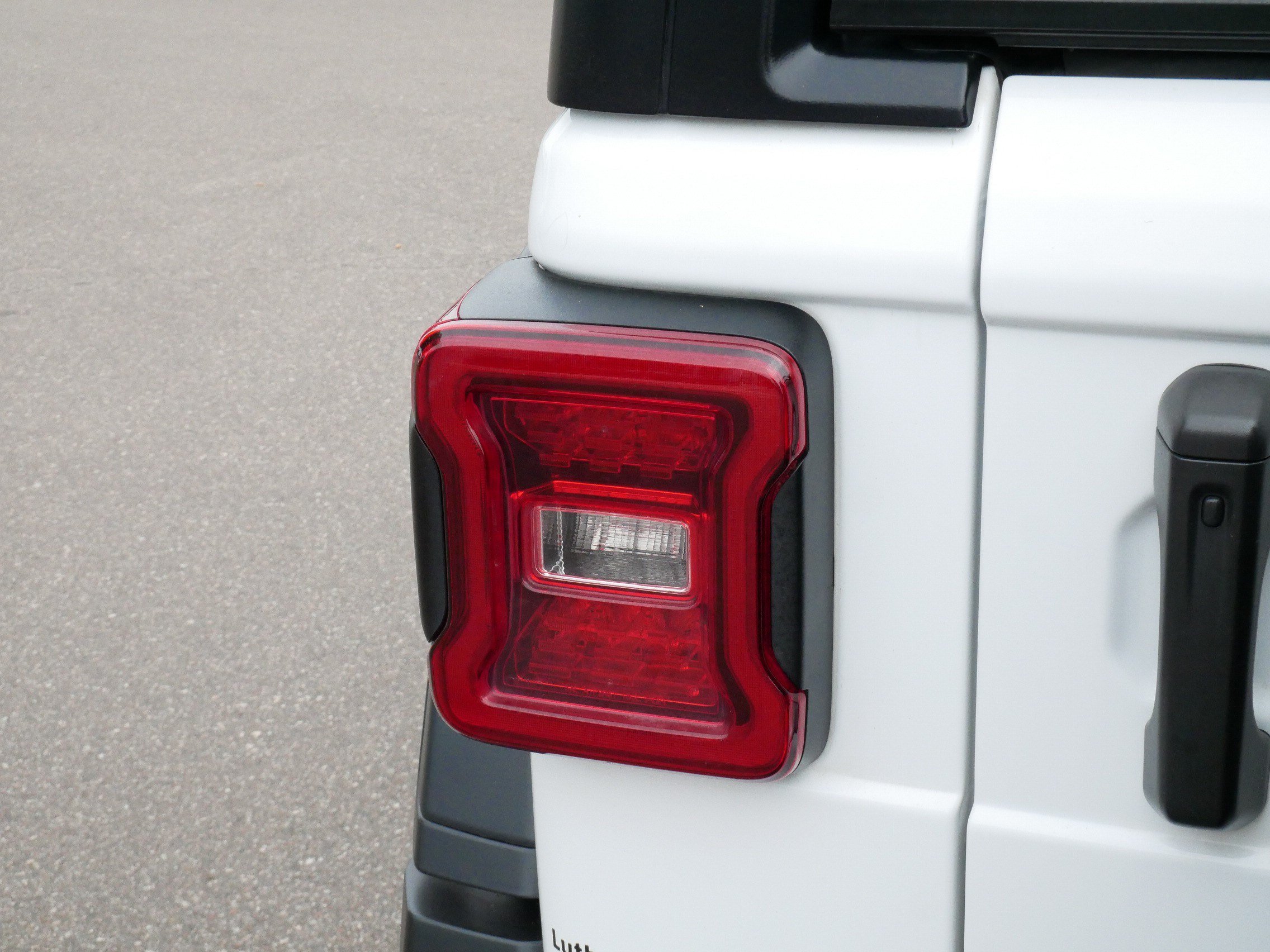Used 2023 Jeep Wrangler Unlimited Rubicon w/ LED Lighting Group AWD/4WD image 17