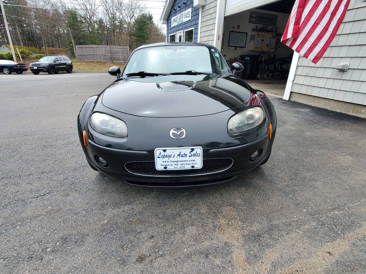 Used 2007 MAZDA MX-5 Miata Grand Touring w/ Premium Pkg RWD image 4