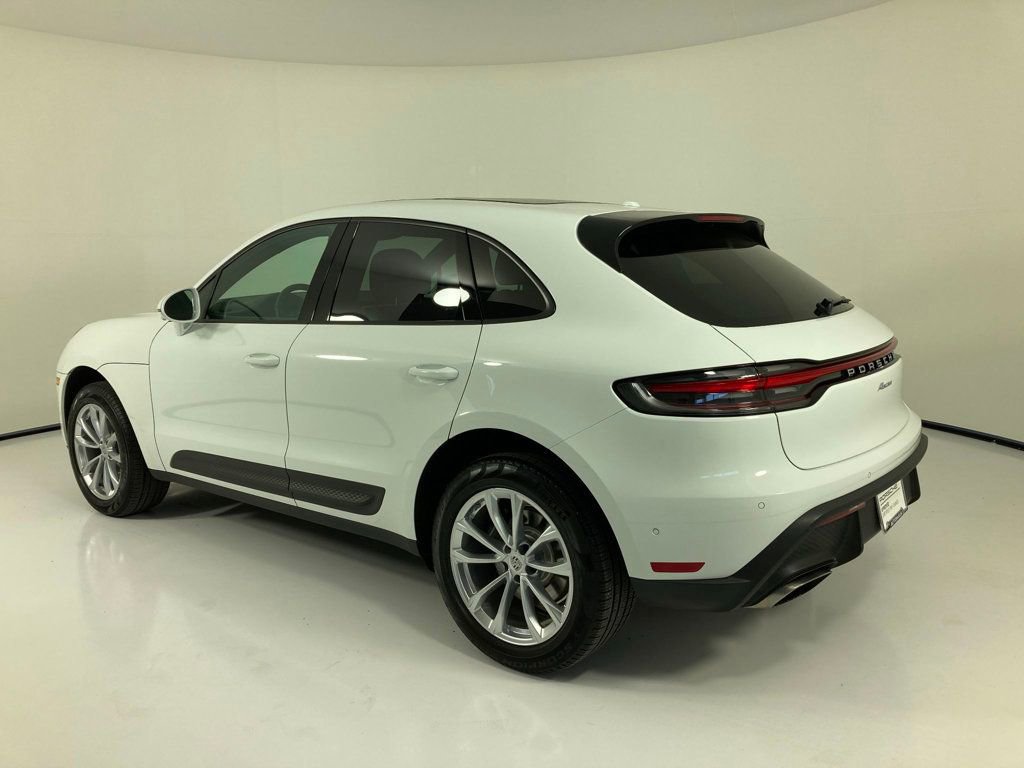 Certified 2022 Porsche Macan AWD/4WD image 3