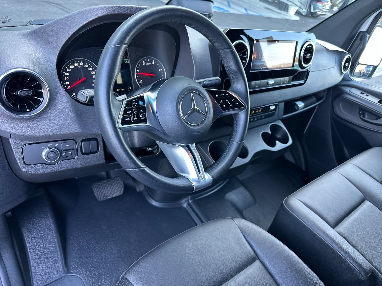 Used 2025 Mercedes-Benz Sprinter 2500 image 13