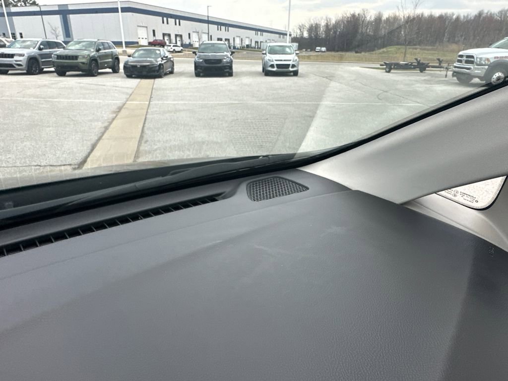 Used 2024 Chrysler Pacifica Touring-L image 11