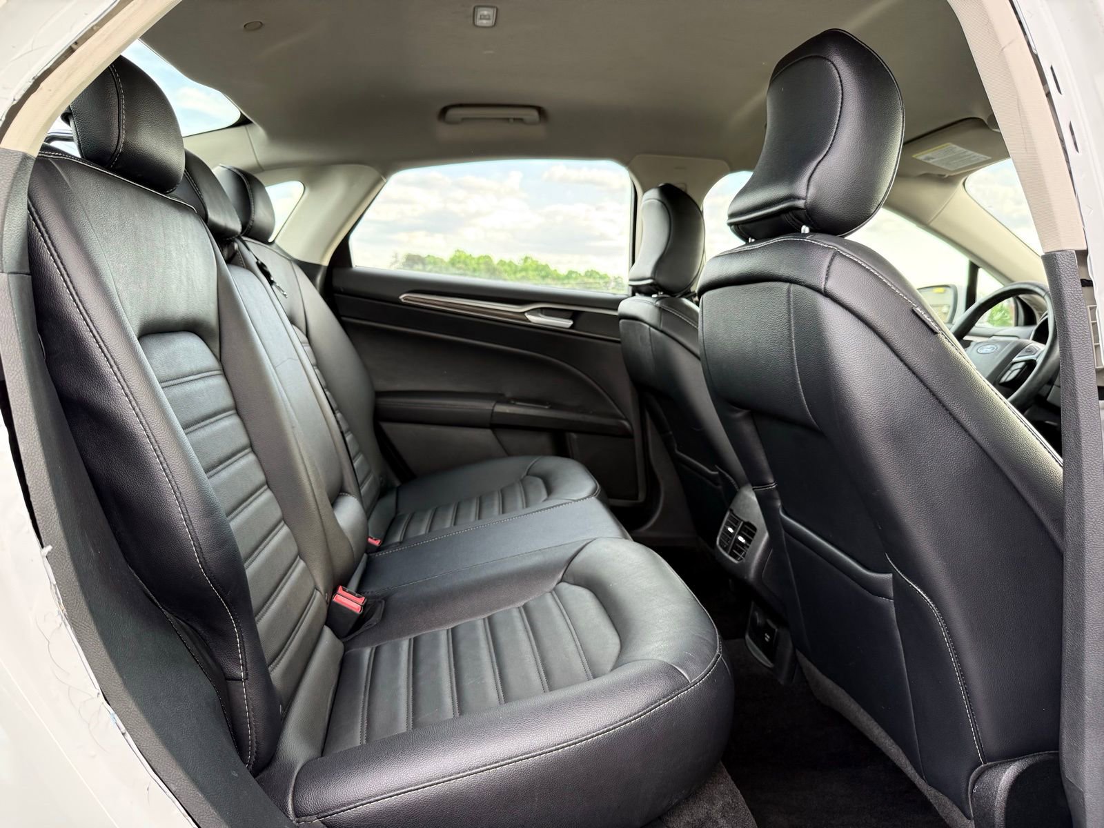 Used 2018 Ford Fusion SE w/ Equipment Group 602A FWD image 19