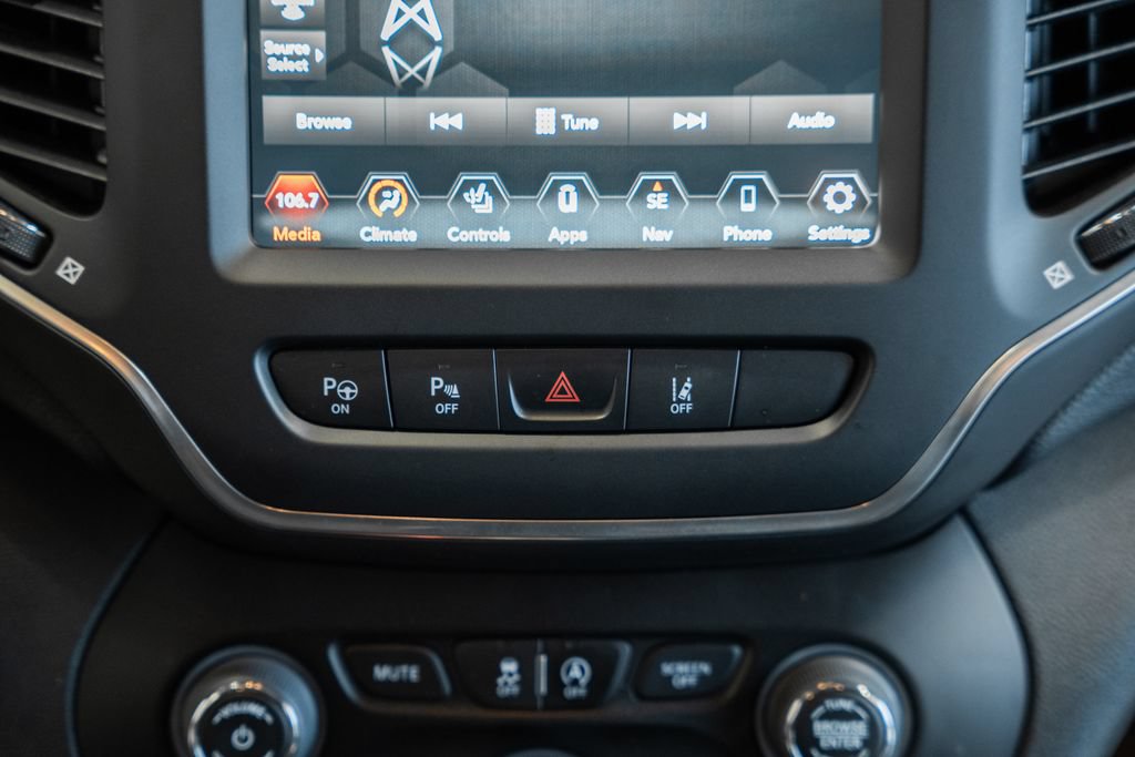 Certified 2023 Jeep Cherokee Altitude Lux AWD/4WD image 23