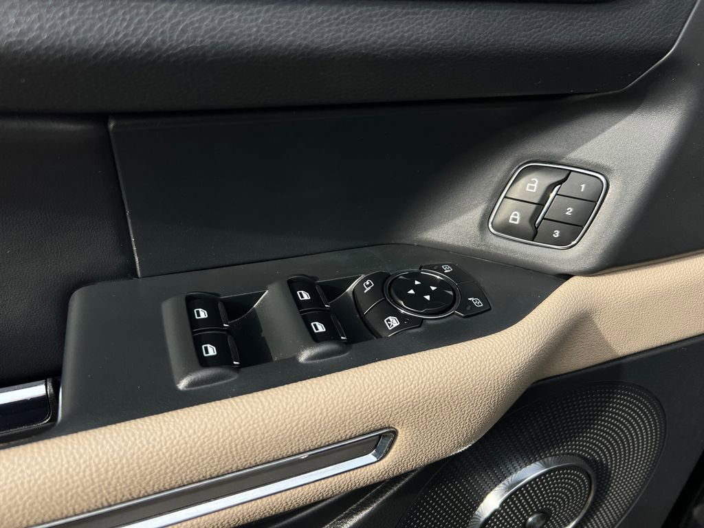 Used 2024 Ford Expedition Limited image 17