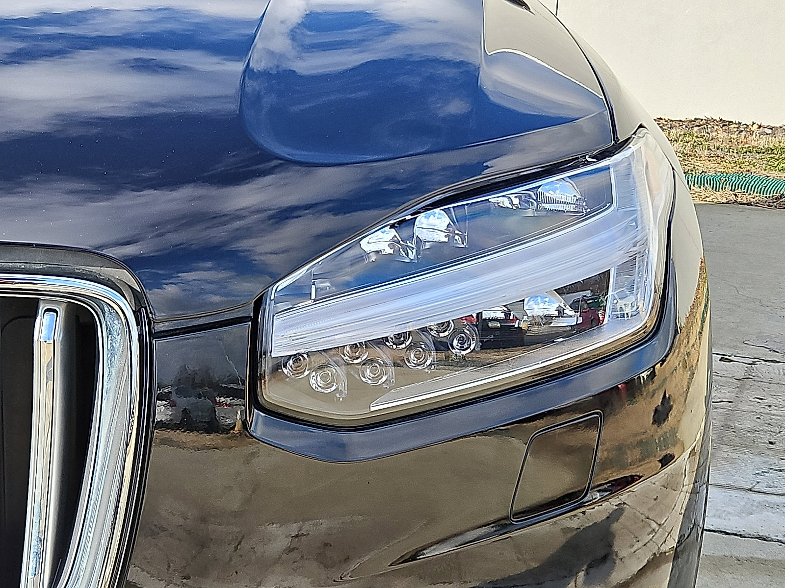 Certified 2023 Volvo XC90 B6 Ultimate w/ Protection Package image 9