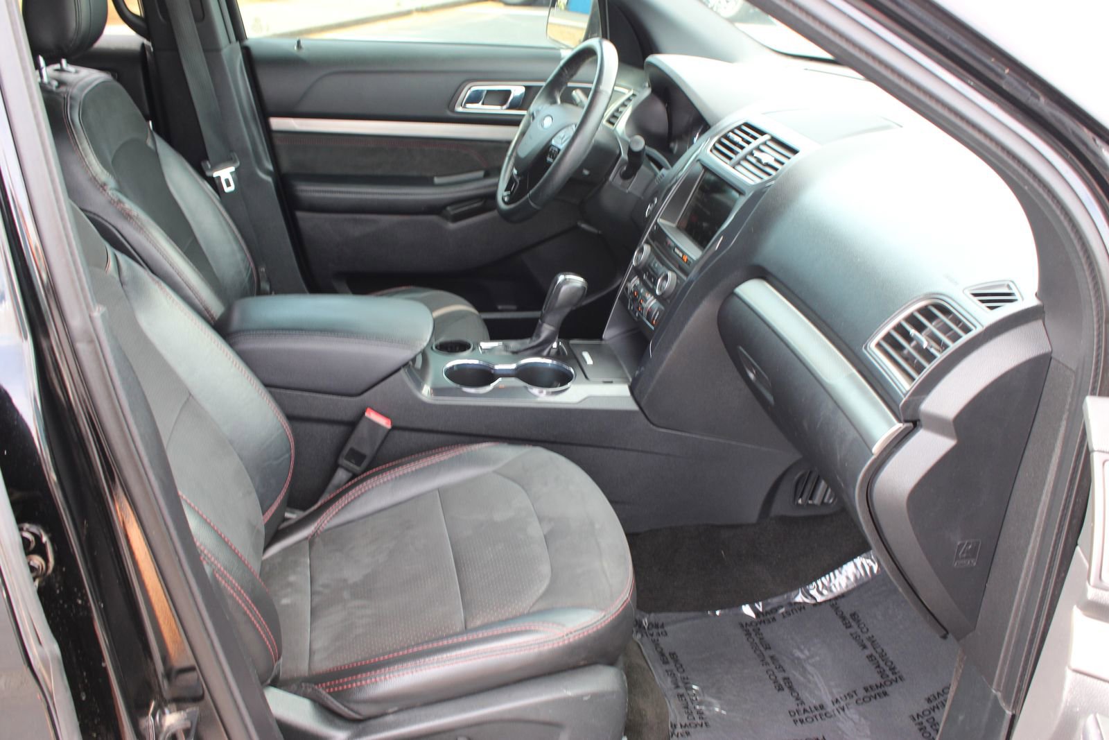 Used 2018 Ford Explorer XLT w/ Equipment Group 202A image 22