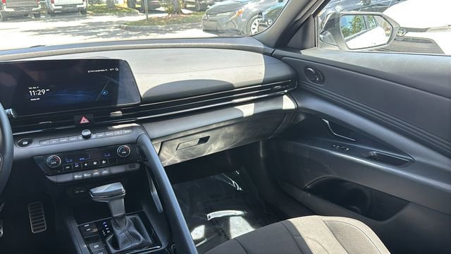 Used 2025 Hyundai Elantra SEL FWD image 14