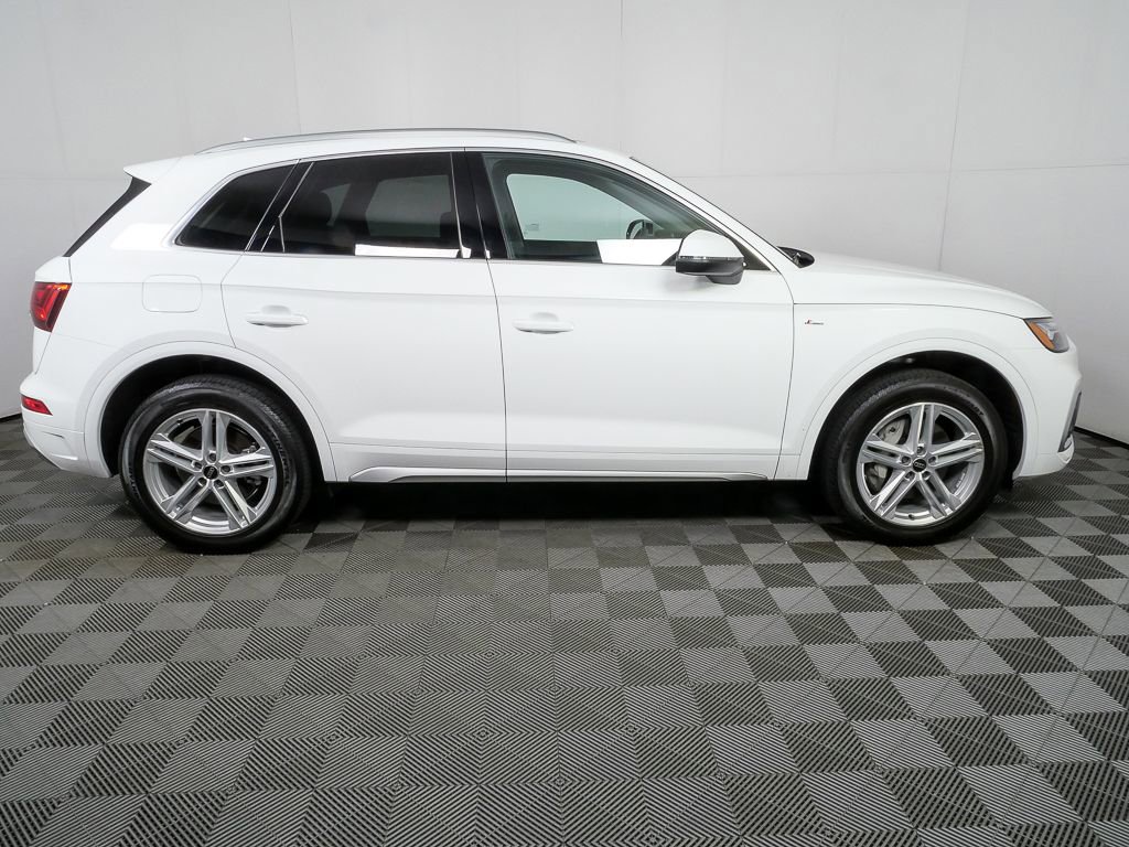 Used 2024 Audi Q5 e Premium w/ Convenience Package AWD/4WD image 2