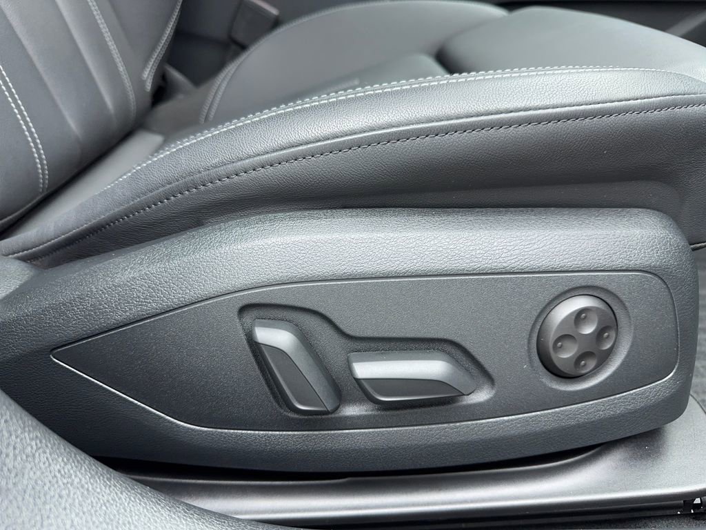 Used 2023 Audi A4 2.0T Premium w/ Convenience Package image 43