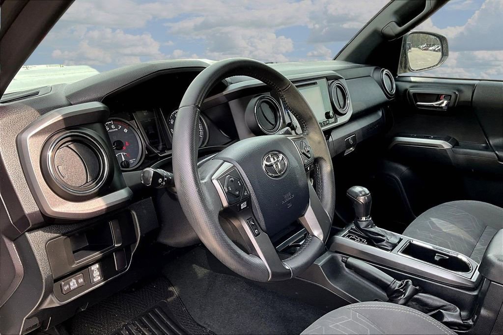 Used 2016 Toyota Tacoma TRD Sport image 18