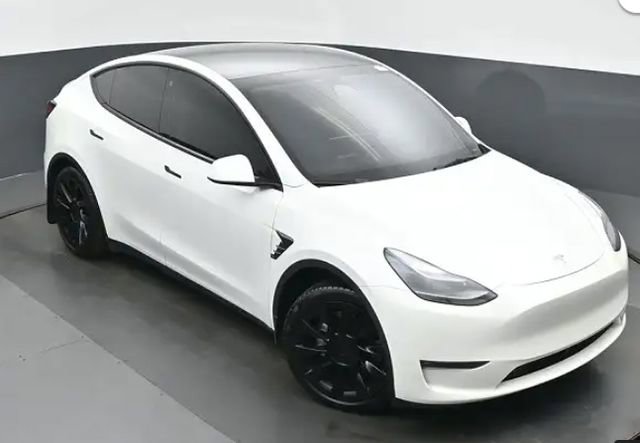 Used 2022 Tesla Model Y Long Range AWD/4WD image 1