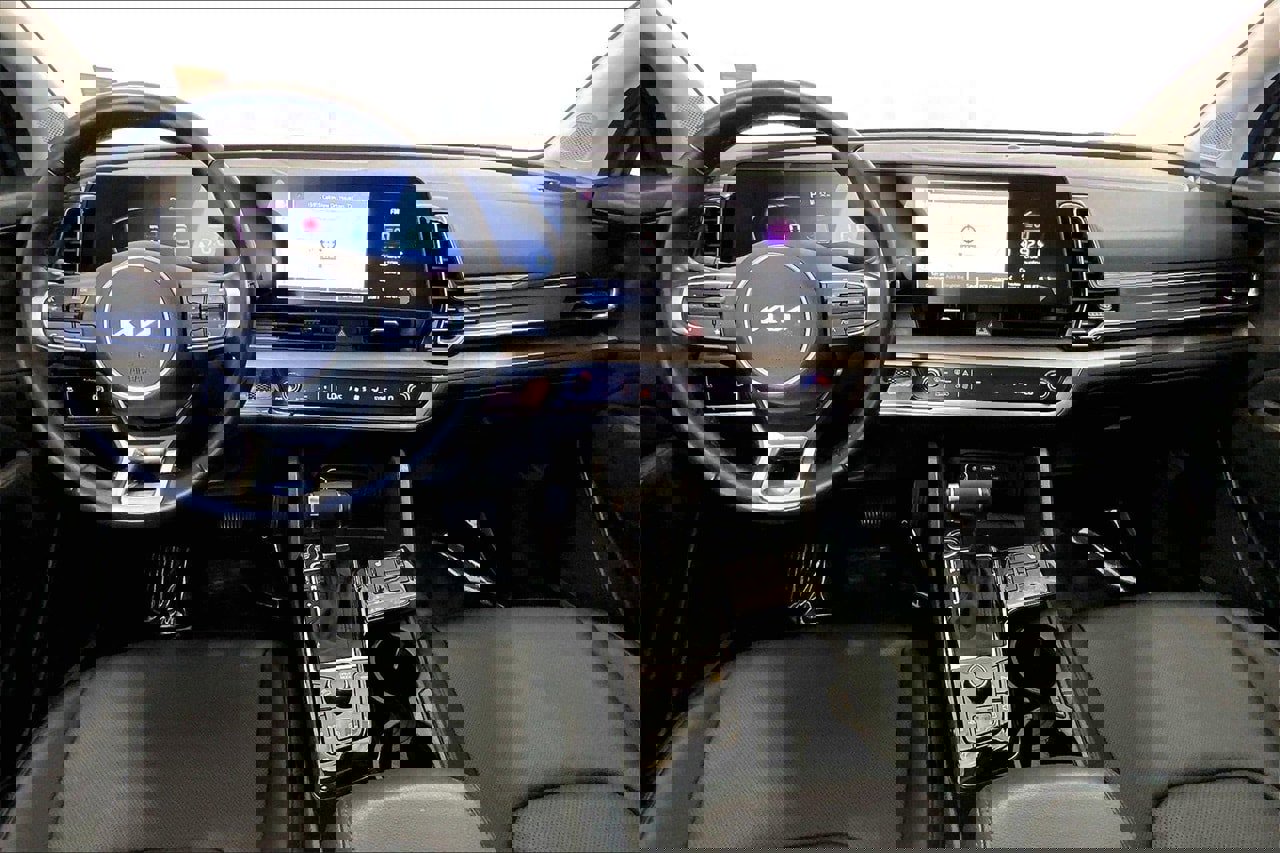 Used 2023 Kia Sportage EX image 15