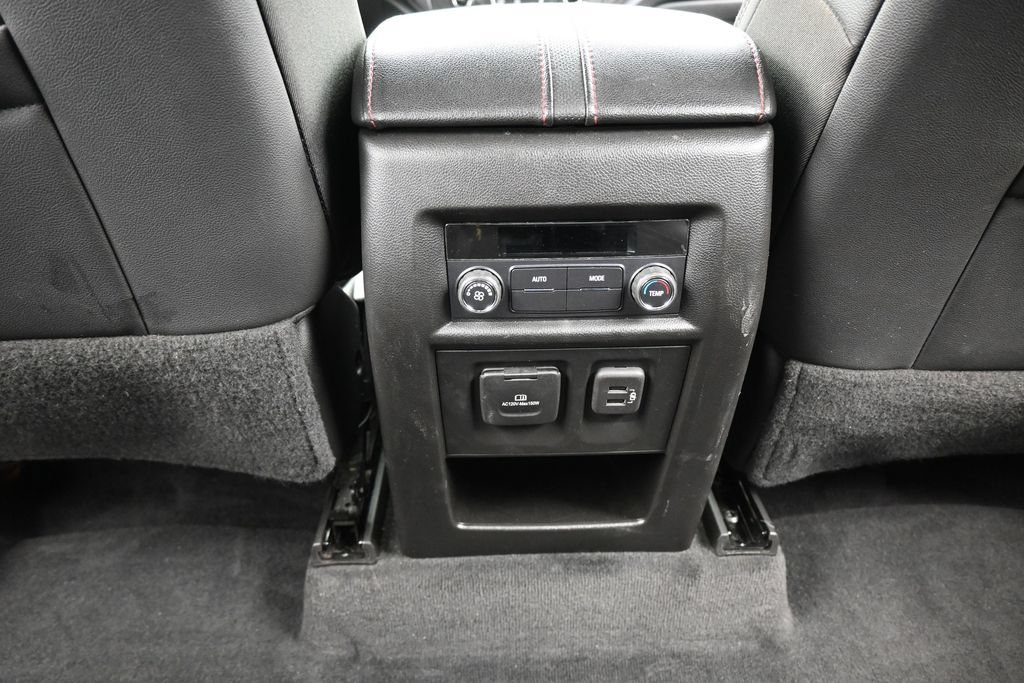Used 2023 Chevrolet Traverse RS FWD image 45