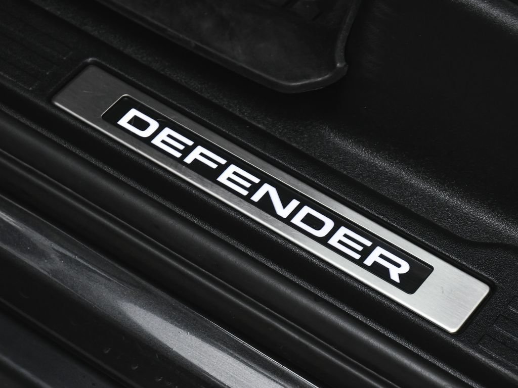 Used 2023 Land Rover Defender 90 X-Dynamic SE AWD/4WD image 12