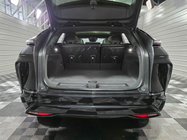 Used 2024 Cadillac Lyriq Sport image 38