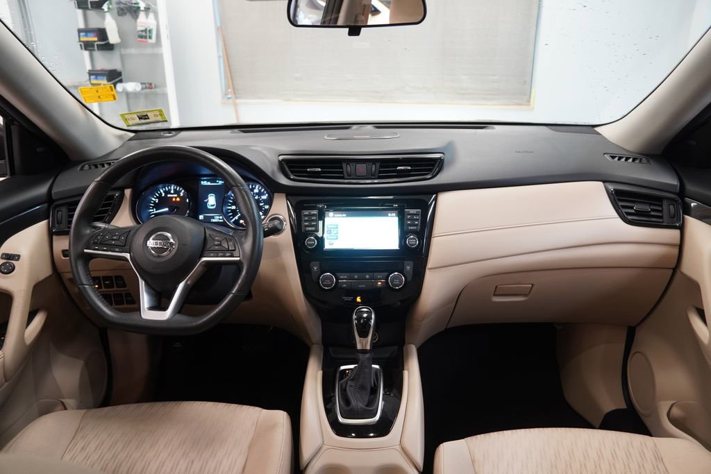 Used 2017 Nissan Rogue SV image 20