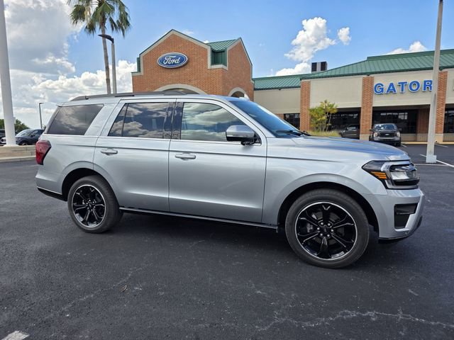 Used 2023 Ford Expedition Limited AWD/4WD image 2