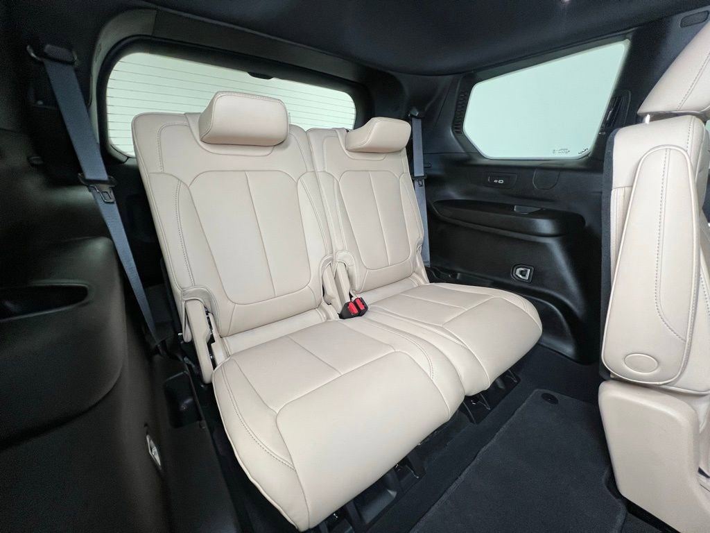 Used 2024 Jeep Grand Cherokee L Limited AWD/4WD image 9