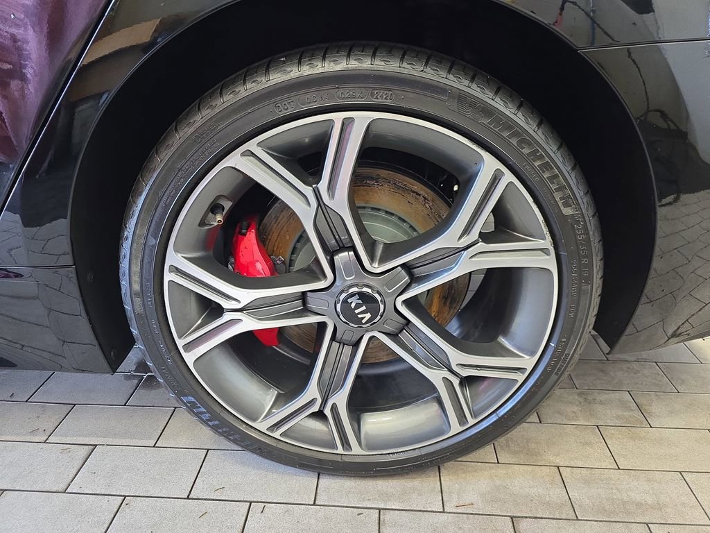 Used 2021 Kia Stinger GT image 32