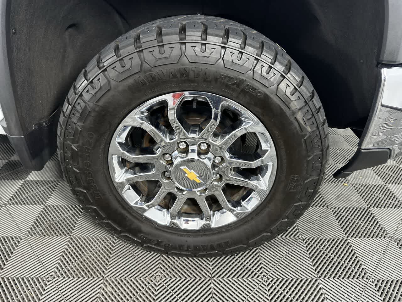 Used 2024 Chevrolet Silverado 2500 LTZ w/ LTZ Convenience Package AWD/4WD image 10