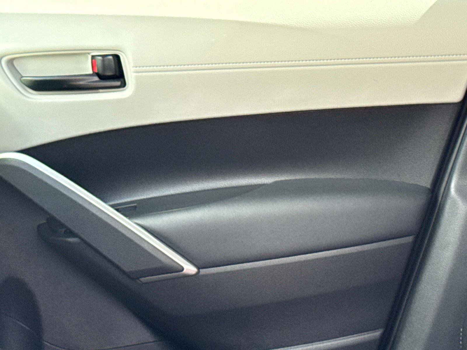 Used 2023 Toyota Corolla Cross LE w/ Moonroof Package image 19