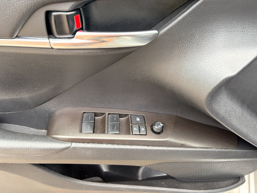 Used 2024 Toyota Camry SE FWD image 10