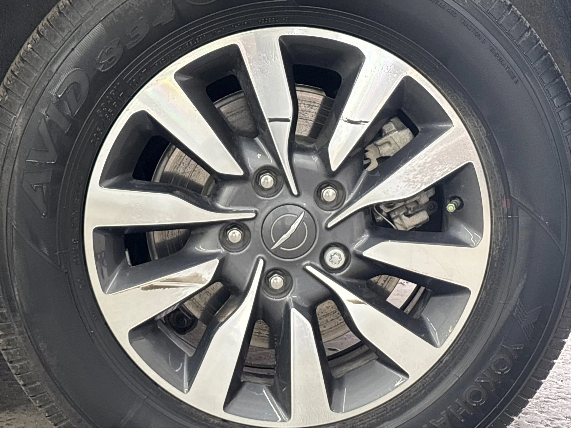 Used 2022 Chrysler Pacifica Limited w/ Uconnect Theater Family Group FWD image 32
