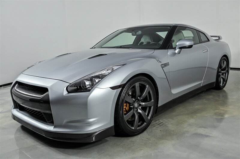 Used 2009 Nissan GT-R Premium AWD/4WD image 5