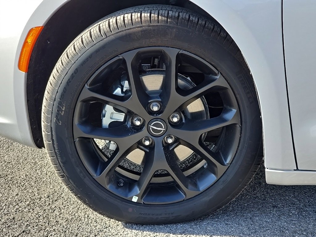 New 2026 Chrysler Pacifica Select image 10