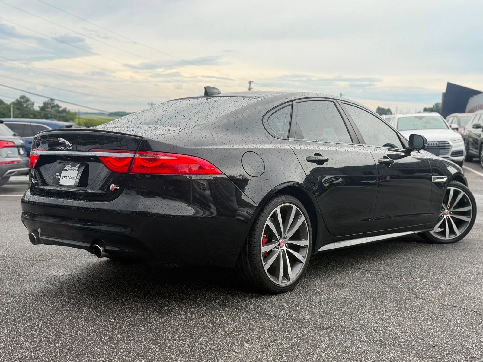 Used 2016 Jaguar XF S RWD image 5